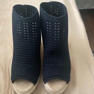 Black Steve Madden lightweight wedge